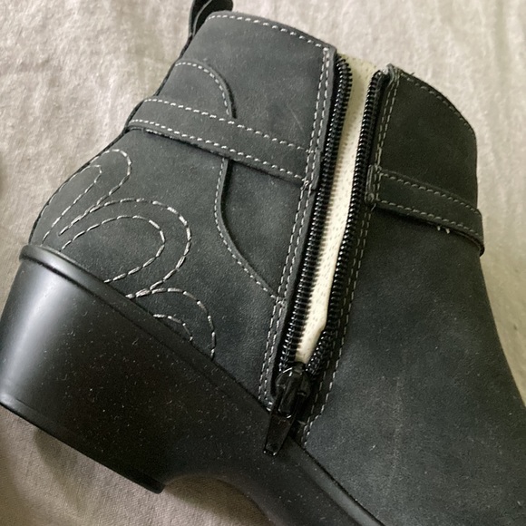 NWT gray JBU booties, size 7.5, vegan leather. Comfortable and stylish. - Picture 4 of 13